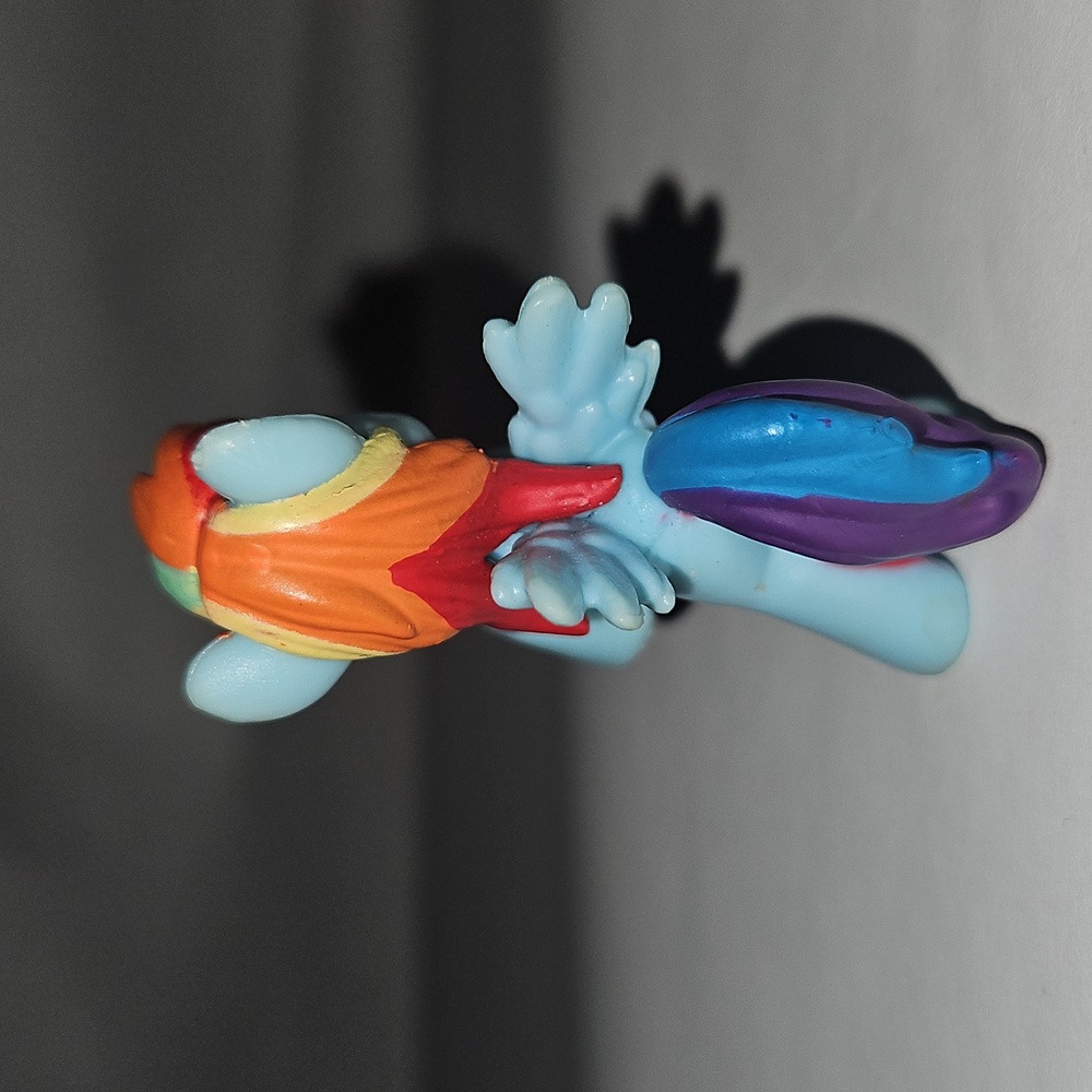 *FREE 2" Rainbow Dash Figure - Picture 4 of 6